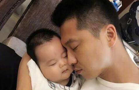 老公爱爱时拍照片