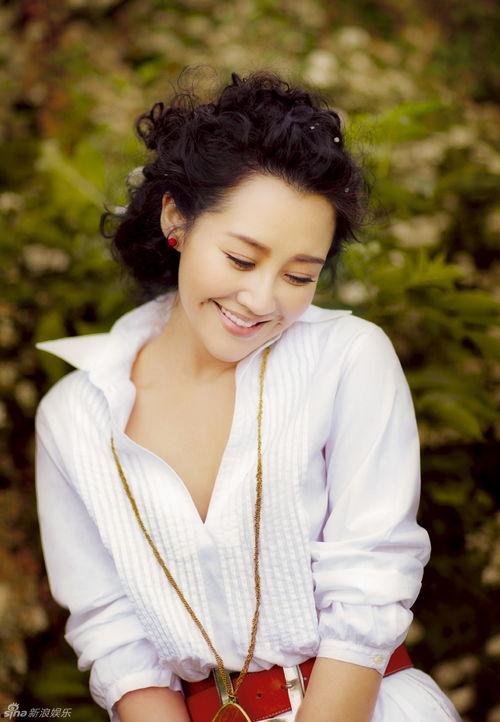 许晴的照片最新,岁月静好，优雅魅力不减当年